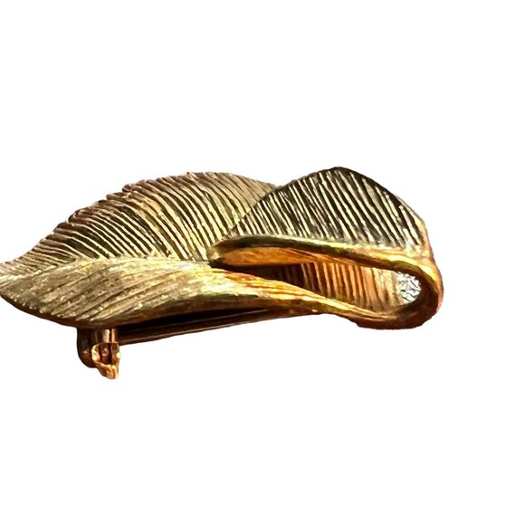 Amway Brooch Gold Tone Textured Double Layered Leaf Pin Signed 1.25" - Picture 3 of 6